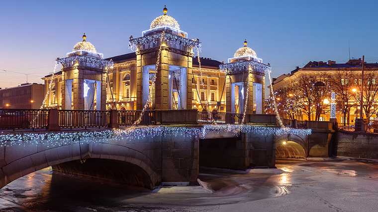 St._Petersburg_Houses_Rivers_Bridges_Winter_513531_2560x1440.jpg