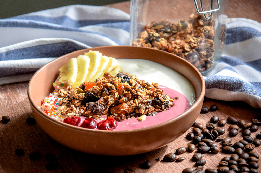 завтраки сухие granola-yogurt_007.jpg